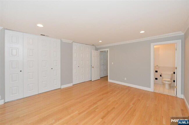 Building Photo - 21-31 Ridge Road Unit D15