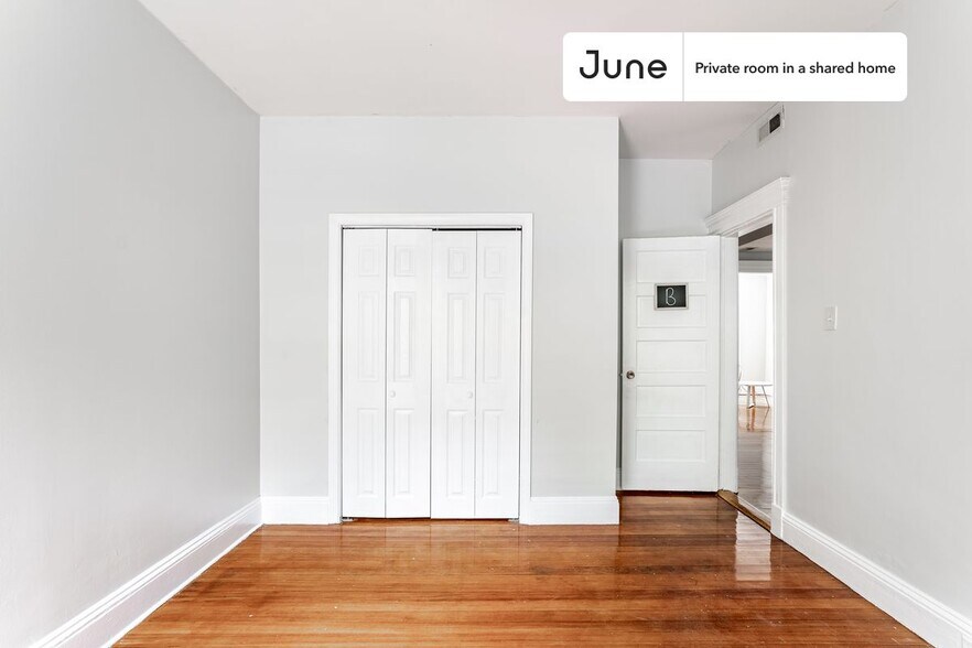 Building Photo - Room in Shared 4 bed/2 bath home in Brookline