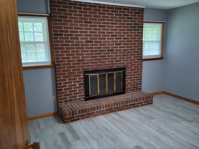 Building Photo - Comfy 2 Bedroom, 2 Bath Duplex located in ...