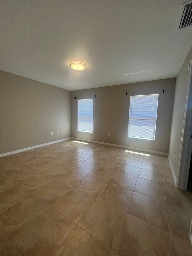 Building Photo - Newer Home with Fenced in Yard!!