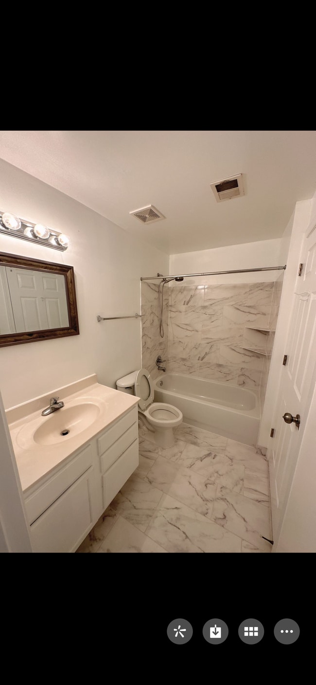 Building Photo - 5706 Regal Crest Ct