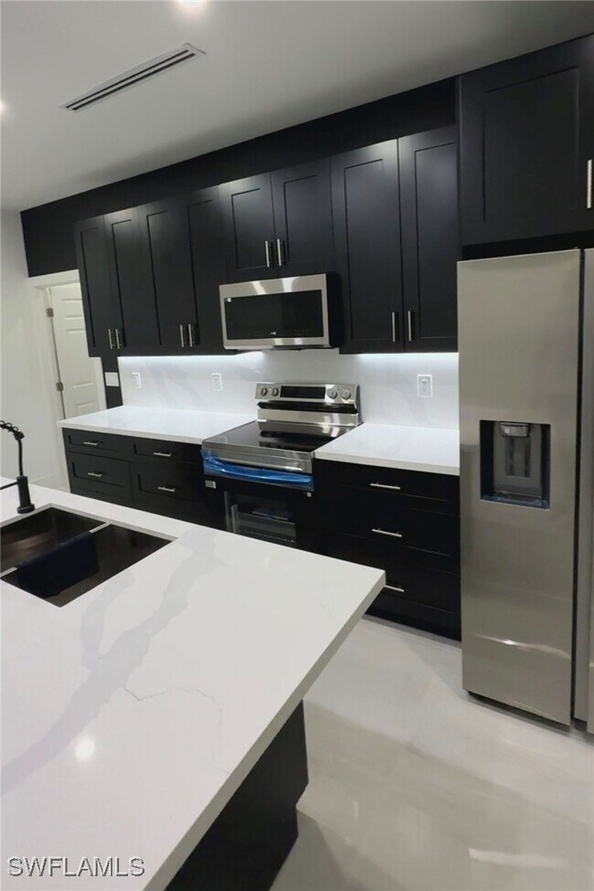 Building Photo - 751 Milano Ave S