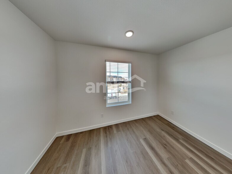 Building Photo - 300 N Addison Way