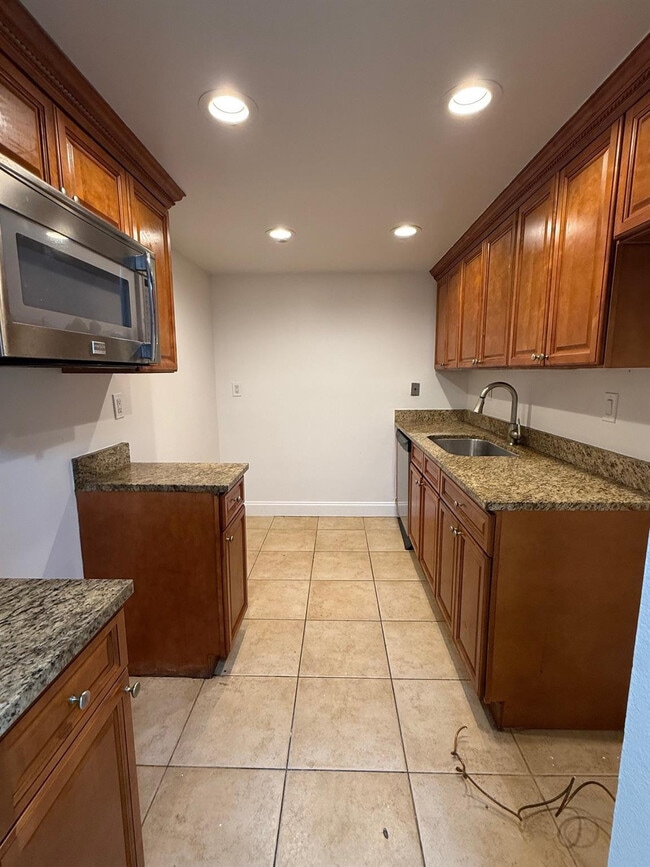 Building Photo - 1850 N Congress Ave