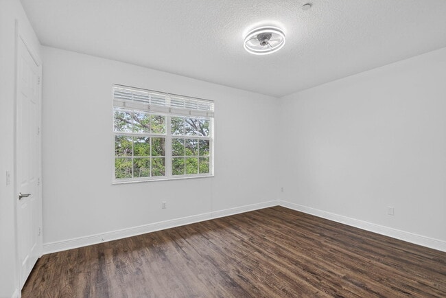 Building Photo - 2502 N Dixie Hwy