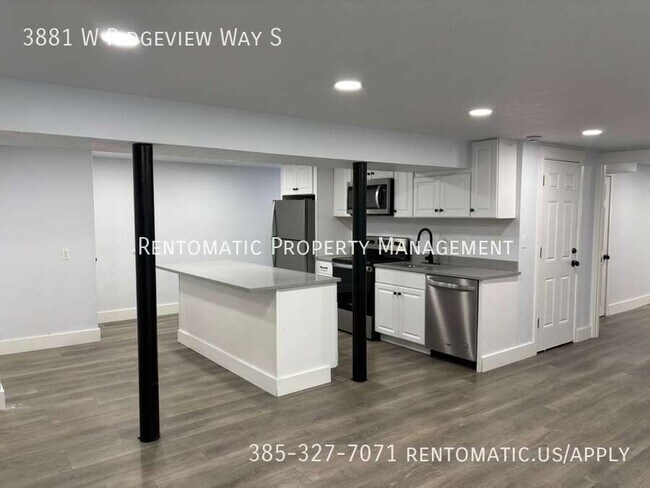 Building Photo - 3881 Ridgeview Way