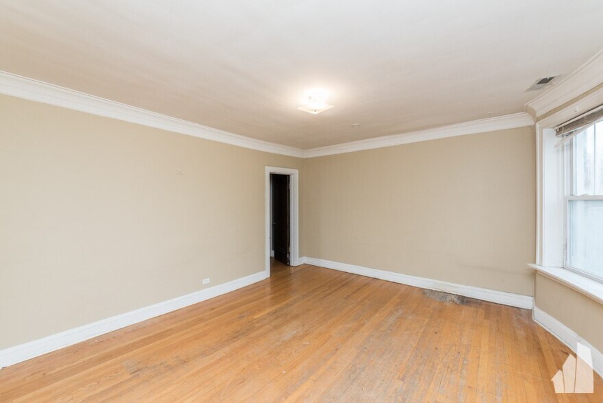 Building Photo - 4918 N Hermitage Ave