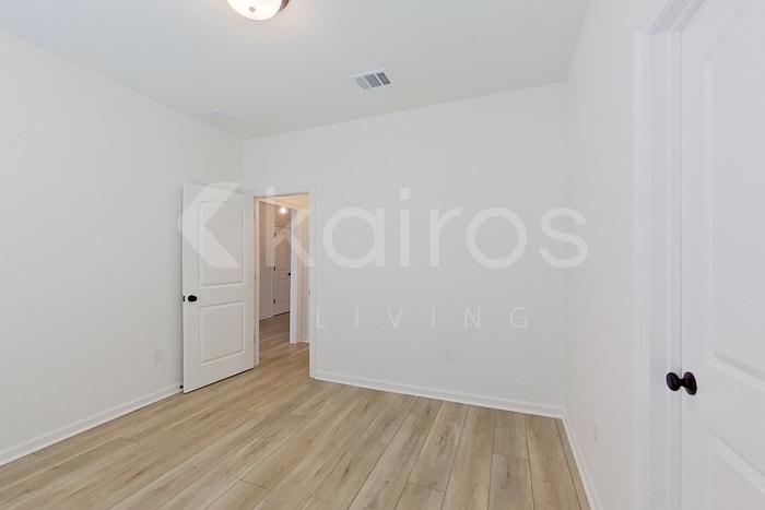 Building Photo - 300 Carencro St