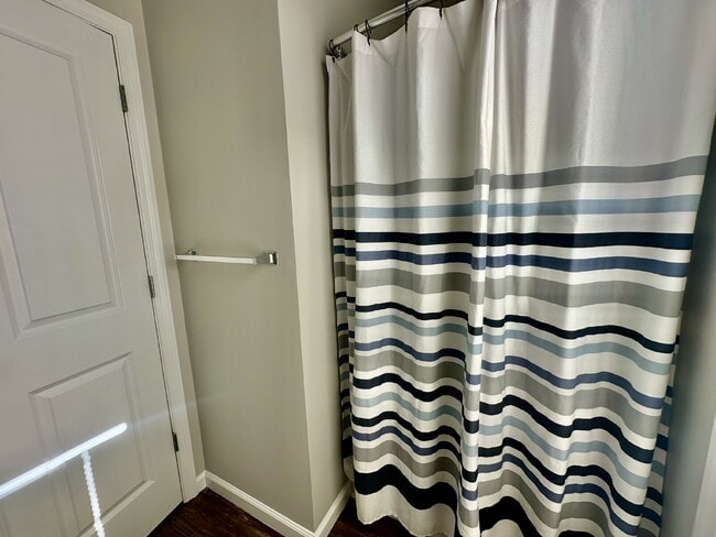 Building Photo - Two Bedroom Apartment in the Heart of the Bluffton Promenade!