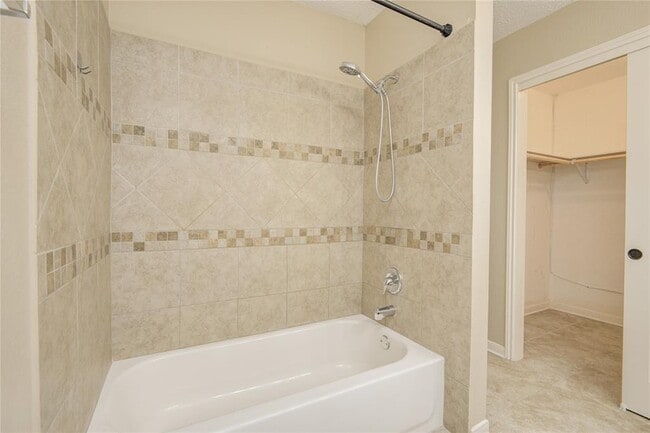 Building Photo - 1411 Brickarbor Dr