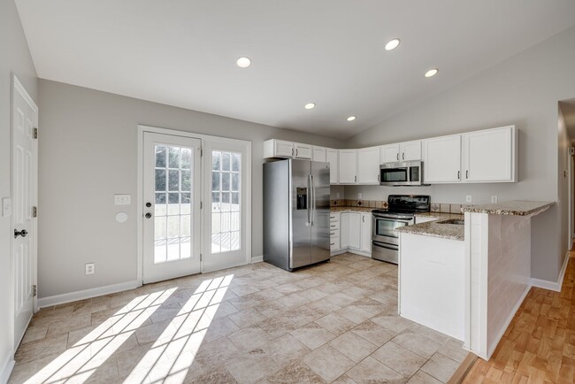 Building Photo - Nicely updated and well-maintained 3 bedro...