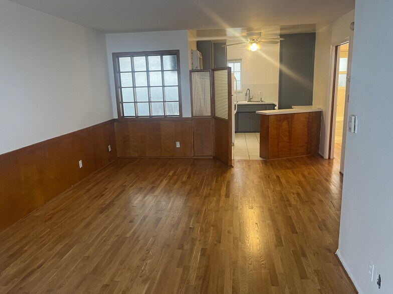 Primary Photo - 143 N Hamilton Dr