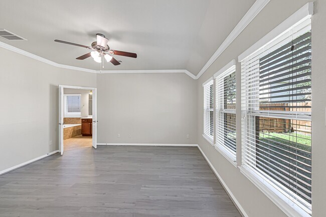 Building Photo - 4834 Oak Rambling Dr