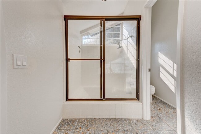 Building Photo - 407 Village Center Dr