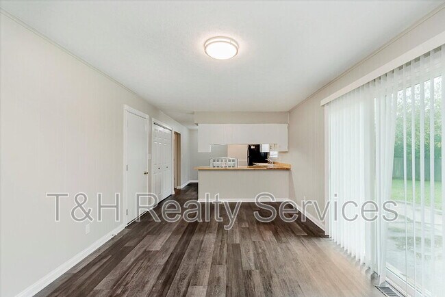 Building Photo - 11313 Wolf Ln