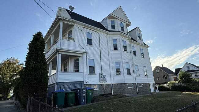 Building Photo - 9 Sanger St