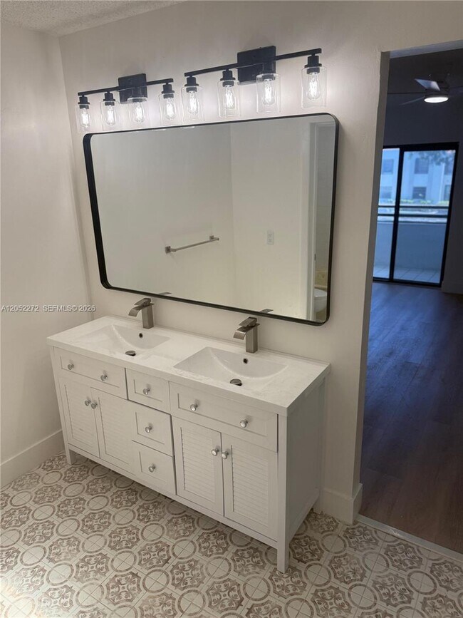 Building Photo - 3553 Magellan Cir
