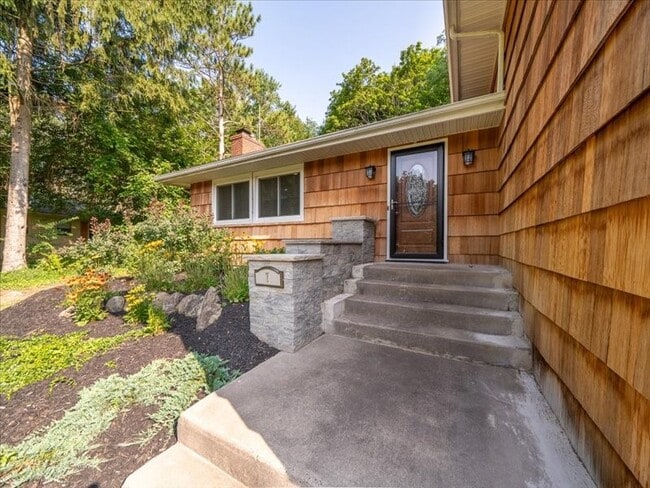 Building Photo - 7 Courtenay Cir