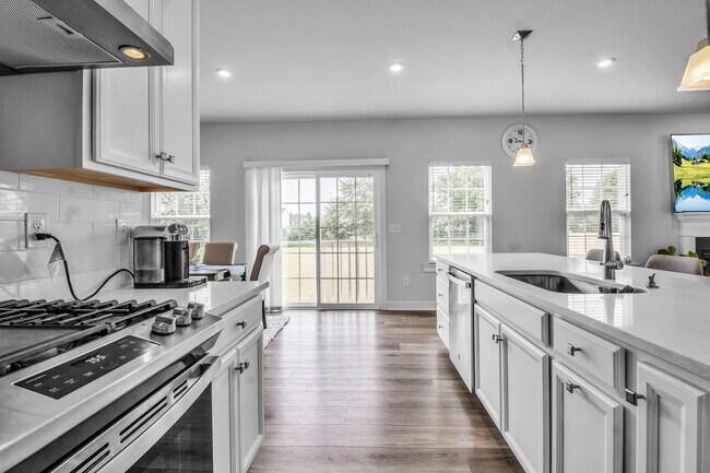 Building Photo - 4966 Brauer Dr