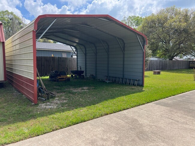 Building Photo - 201 Patrice Cir