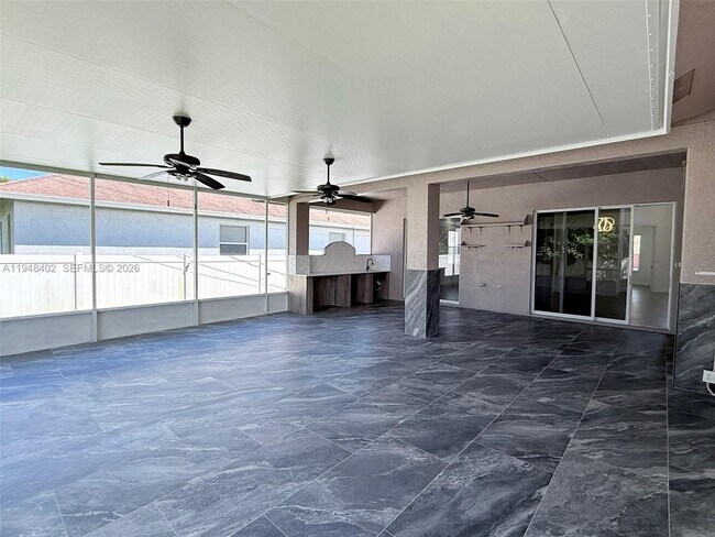 Building Photo - 1749 SW Desert Ave