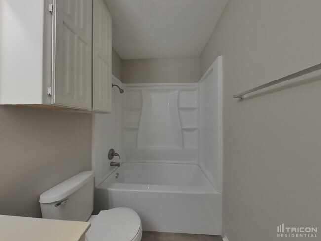 Building Photo - 934 Robinwood Dr