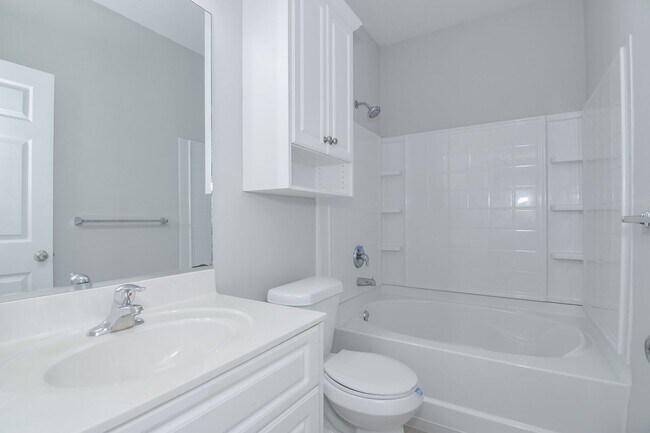 Building Photo - 3 Bedroom 2.5 Bath Townhouse