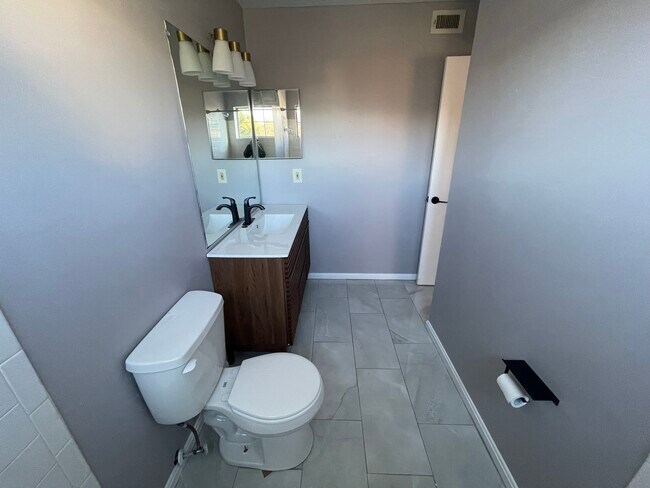 Building Photo - 10421 Beacon Ridge Dr