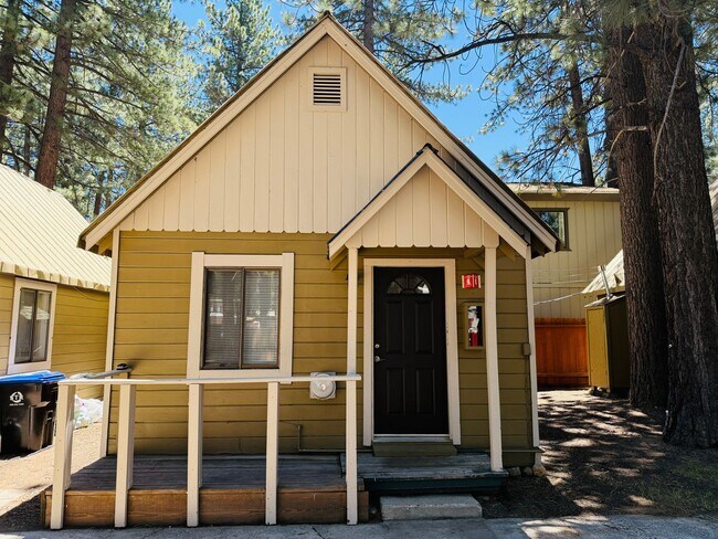 Building Photo - 1227 Sierra Blvd