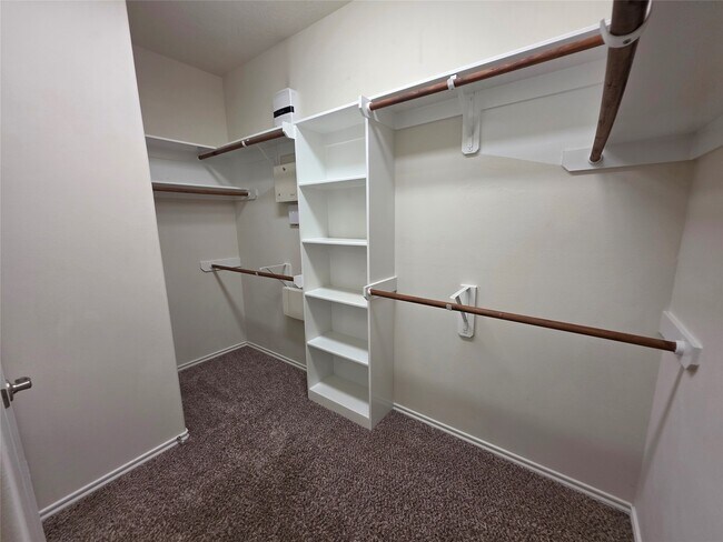 Building Photo - 2242 Waxwing Dr