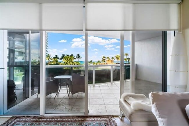 Building Photo - 18911 Collins Ave