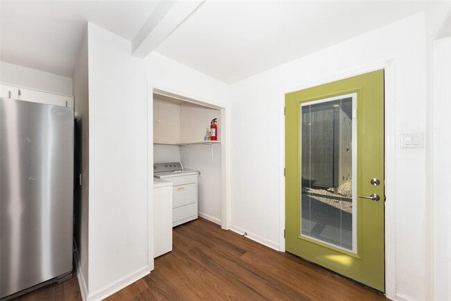 Building Photo - 5701 Gloucester Ln