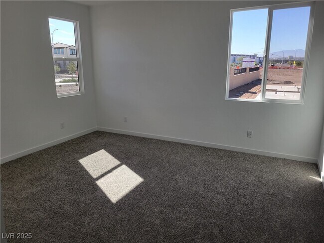 Building Photo - 187 Jaldena Ln