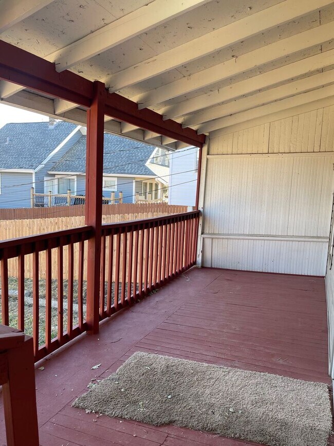 Building Photo - Cozy Renovated 2 Bed in South Omaha!