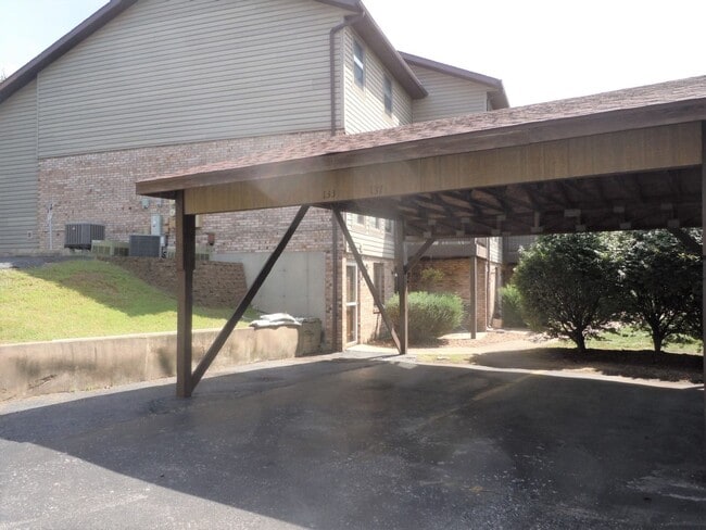 Building Photo - One Bedroom Condo with Fireplace and Stack...