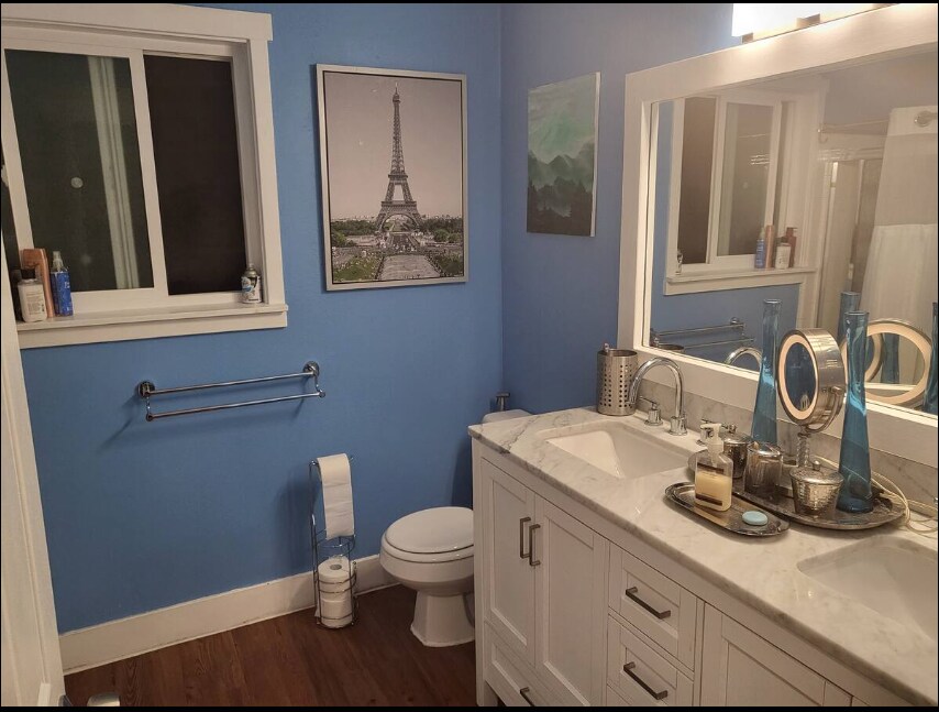 full bath - 805 Tully Rd