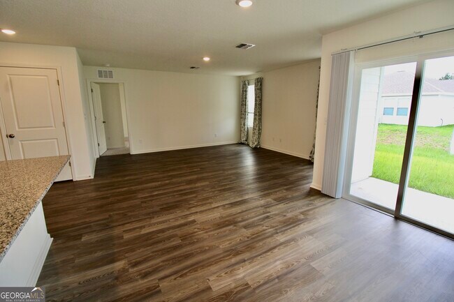 Building Photo - 205 Landing Blvd
