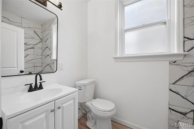 Building Photo - 816 McLaran Ave