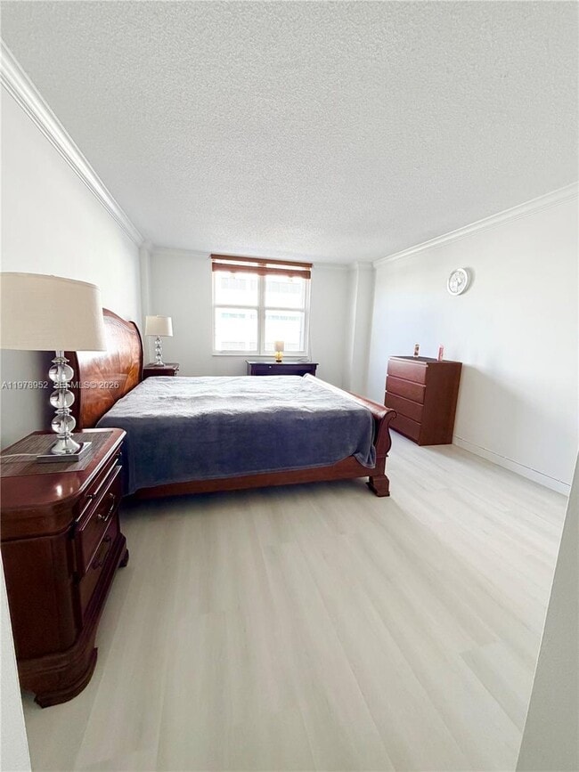 Building Photo - 3725 S Ocean Dr