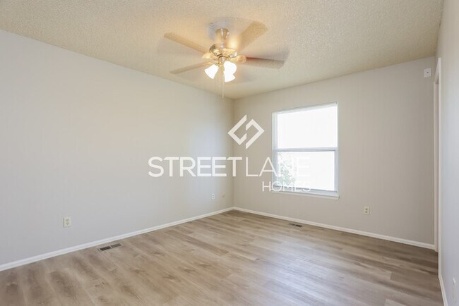 Building Photo - REDUCED! - Now offering $1000 off first fu...