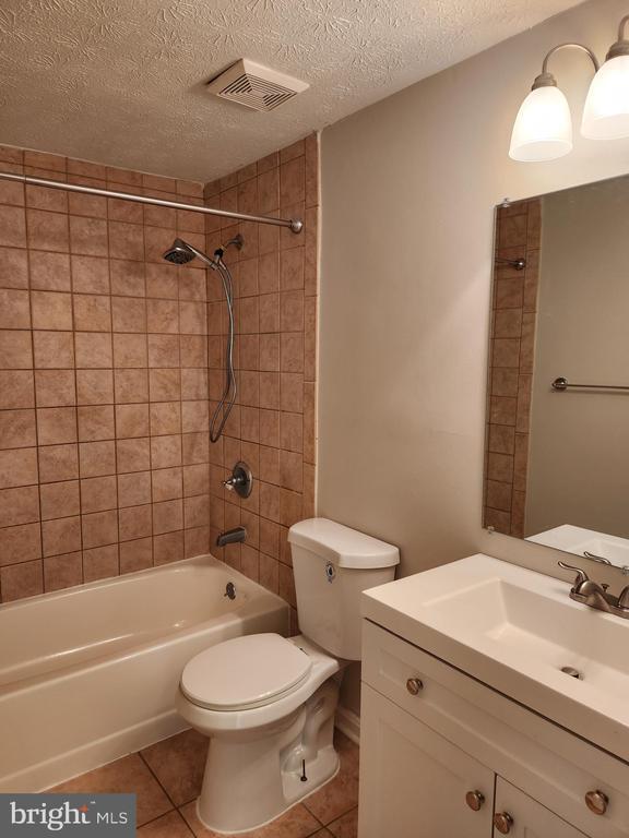 Building Photo - 16326 Pennsbury Way