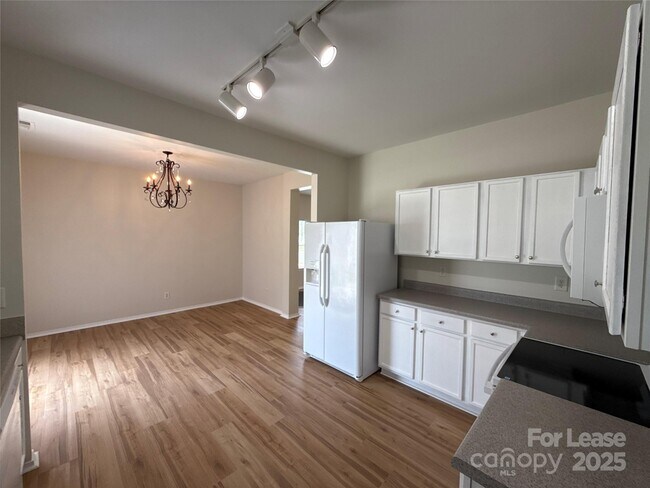 Building Photo - 9402 Darwick St