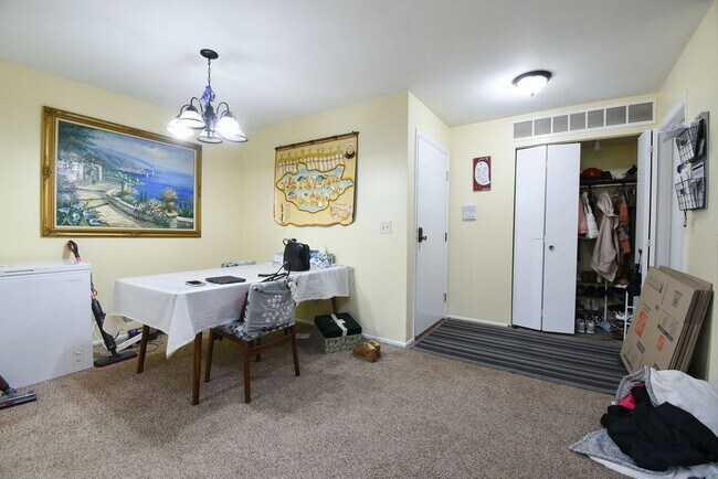 Building Photo - 274 Elmwood Ln