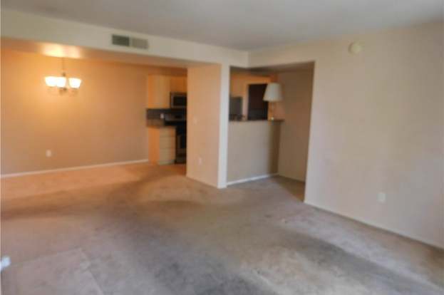 Building Photo - 950 Seven Hills Dr