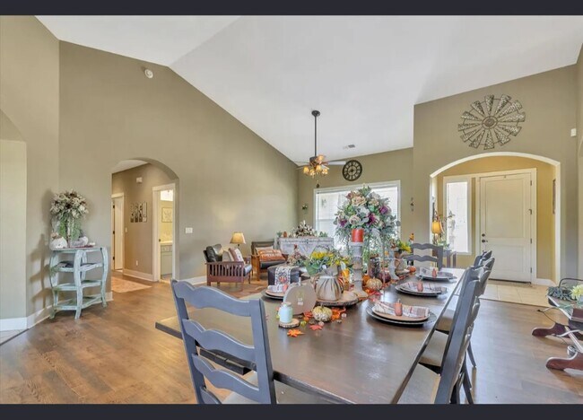 Building Photo - 46347 Opah Dr