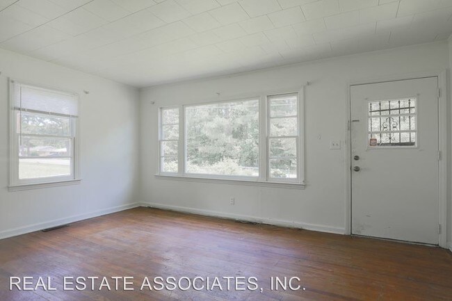 Building Photo - 3 br, 1.5 bath House - 217 Cook Road