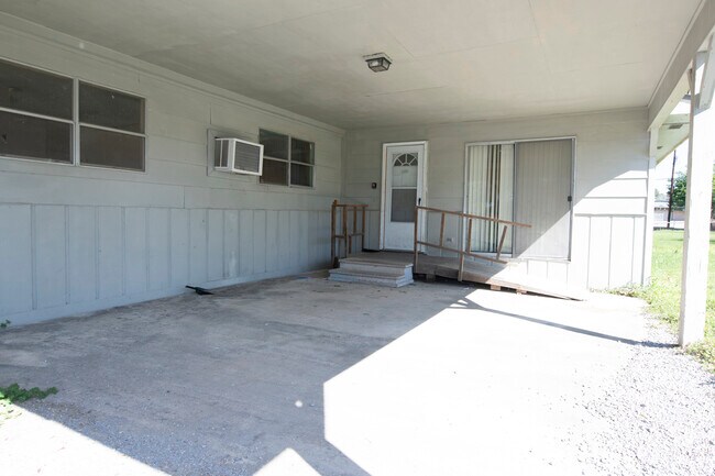 Building Photo - 407 Nugier Ave