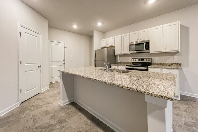 Building Photo - 101 Hamilton Pointe Dr