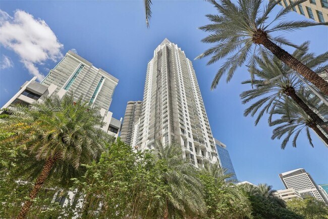 Building Photo - 1060 Brickell Ave