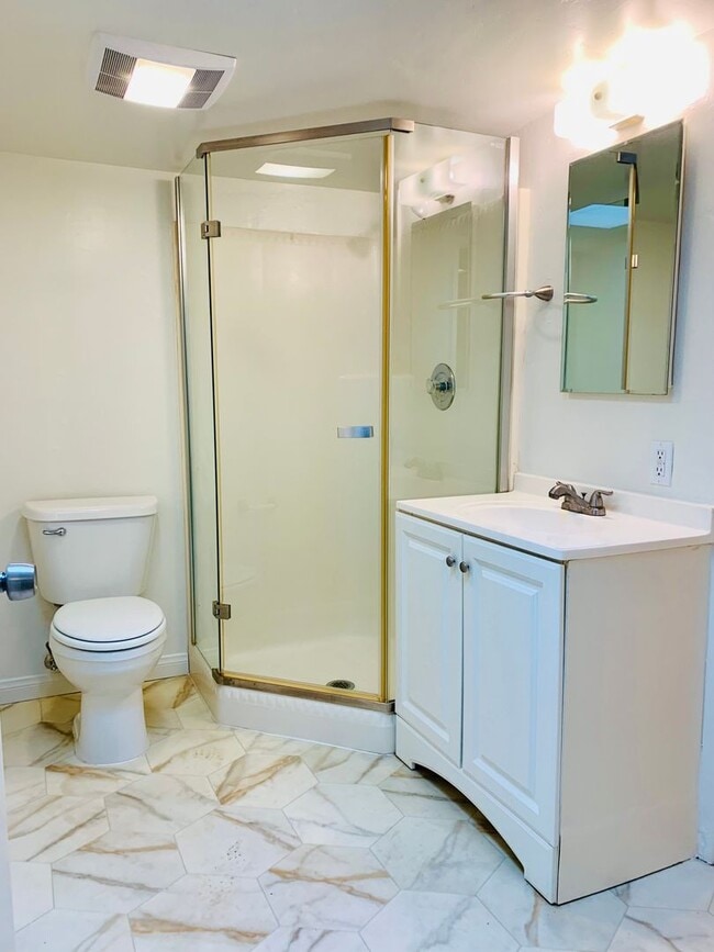 Building Photo - 1BD/1BA LA JOLLA COTTAGE ACROSS FROM WINDANSEA! AVAILABLE JUNE FOR $2,895/mo!